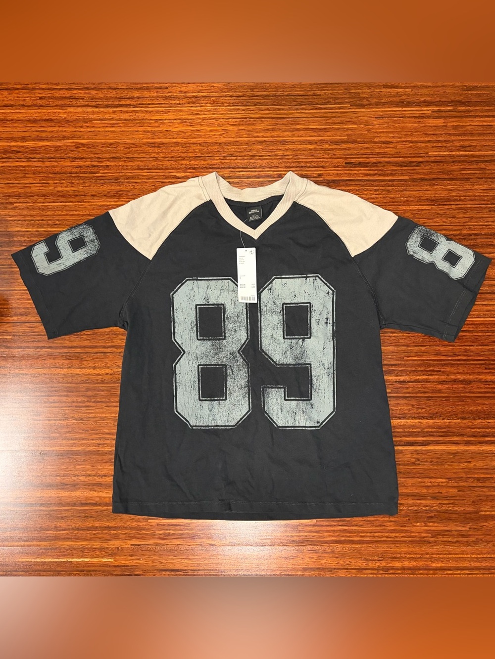 Urban Outfitters Retro Varsity 89 V-Neck Boxy Graphic Tee NWT small NWT